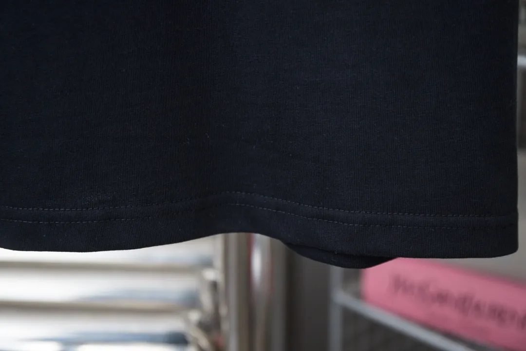 🅿️190 1V 25SS early spring new style Toothbrush embroidered logo short sleeves Light luxury essential item for daily commuting for men and women Correct version Welcome to compare Detailed features · 320g 100% pure cotton double yarn jersey fabric · Custom dyed in the same vat, special thickened 32 pieces double-strand 1X1 thread · Imported Tajima machine machine embroidery, toothbrush embroidered logo embroidery pattern + three-dimensional burnt flowers · Double-needle sewing and cross-seam technology · Original main mark, washed tag, brand moisture-proof paper packaging Color: black/white/pink Size: S/M/L/XLI